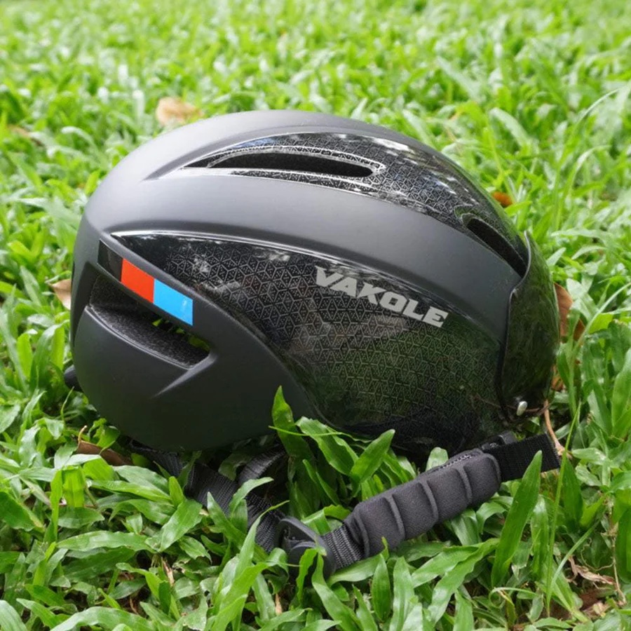 Vakole Integrally Molded Bicycle Helmet with Magnetic Goggles - Image 2